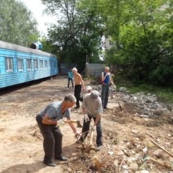 Костыли в стороне, пила в руках