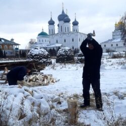 Заготовка дров в монастыре