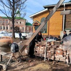 В монастыре всем дела найдутся